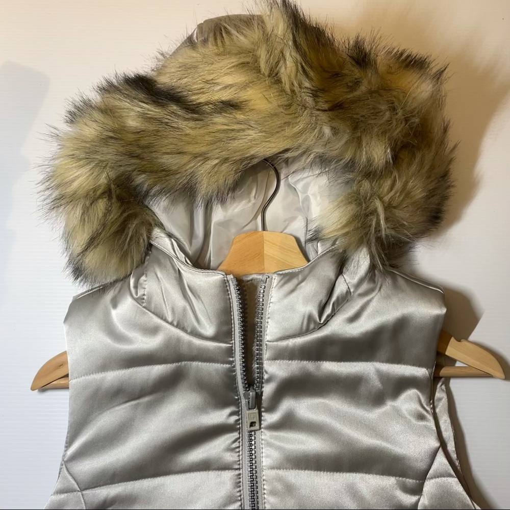 Liz Claiborne New With Tags Silver Vest Puffy Hood Faux Fur Small